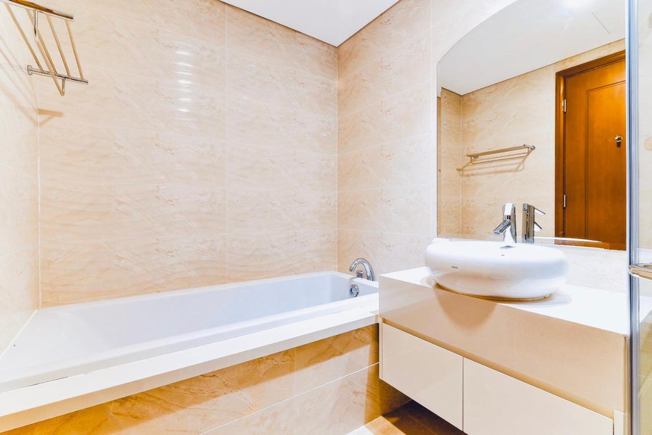 *Bom Homes* Vinhomes Central Park- Luxury Apartment Хошимин Экстерьер фото